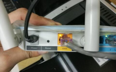 没有电脑怎么用手机设置无线路由器上网