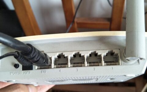 无线路由器怎样接网线？