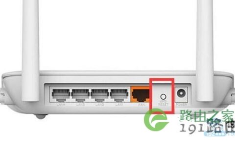 按住复位按键10秒左右，把路由器恢复出厂设置