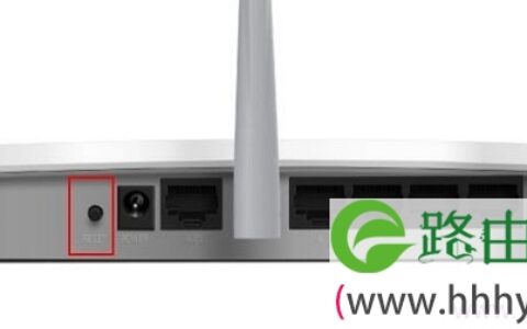 按住FWR310路由器上的REST按钮，恢复出厂设置