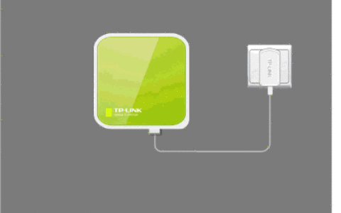 把原网络中的网线连接到TL-WR702N的LAN/WAN接口