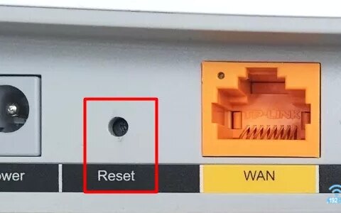 长按复位按键10秒左右