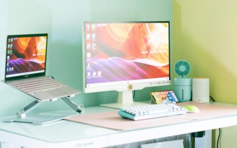 打造清爽笔记本电脑居家桌面，用这几个小数码配件就够了