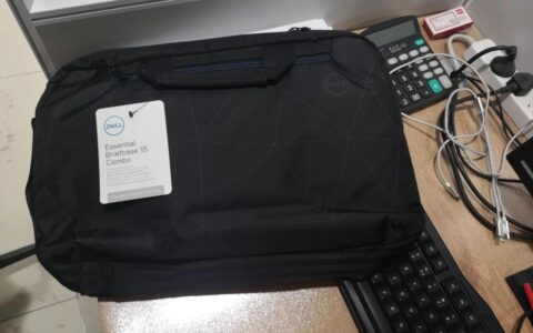 新买的戴尔灵越15-3511收到了，开箱全程，拆机加硬盘