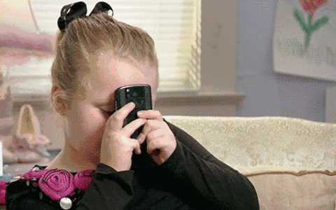 教你如何设置电子设备的儿童监管模式(如何管控孩子使用电子设备)