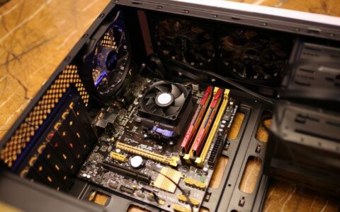 电脑主机开机显示器没反应怎么办(电脑主机开机显示器没反应怎么办视频)