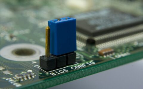 如何通过BIOS跳线清除密码(跳线清除BIOS密码的)