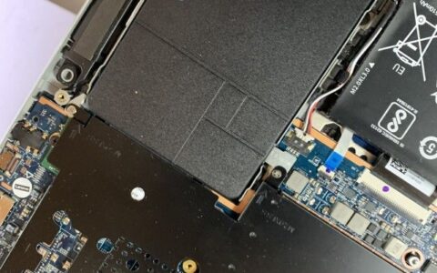 客户真傻，电脑这么升级真是白糟蹋钱，最后我还白得了两块硬盘