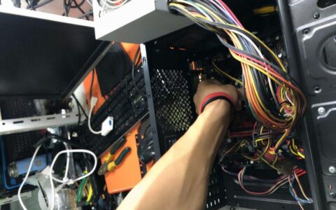 电脑开机无信号别急着送修(电脑开机无信号别急着送修可以吗)