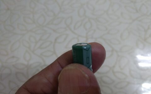 电脑液晶显示器白屏的修理(电脑液晶显示器白屏的修理方法)