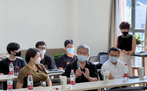 叫乐谱自动翻页(叫乐谱自动翻页怎么回事)