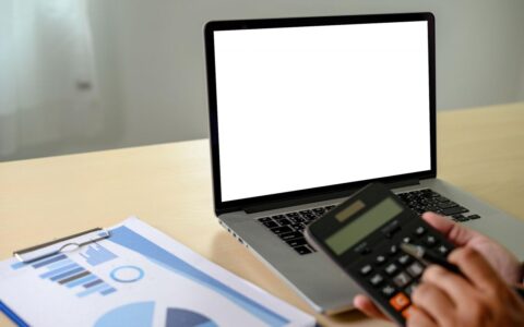 电脑键盘上的F1到F2键的各个功能(电脑键盘上的f2有什么功能)