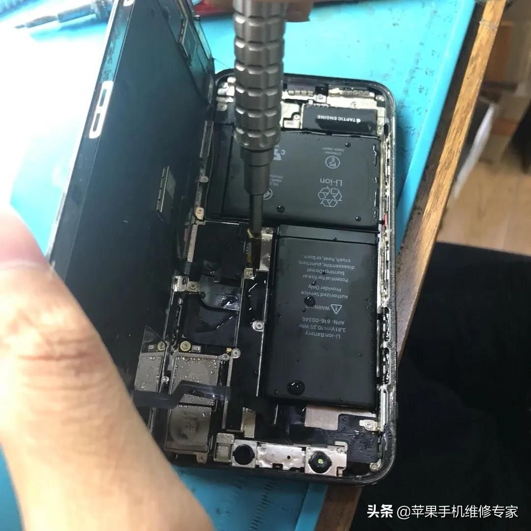 进水不开机的手机(进水不开机的手机有哪些) - 路由器大全