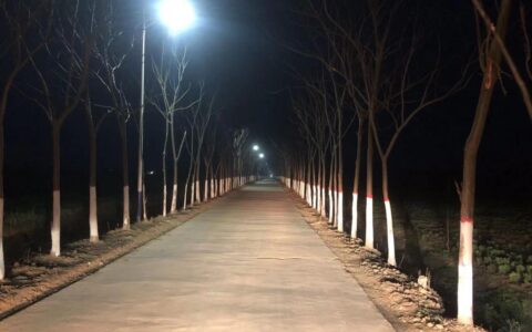 太阳能路灯亮灯时间怎么设置(太阳能路灯怎样调亮灯时间)