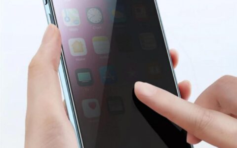 手机防窥膜保护隐私却伤了眼睛(防偷窥手机膜太伤眼睛)