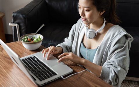 怎样剪切和合并视频(怎么剪切合并视频)