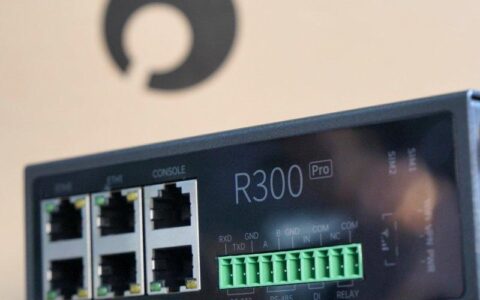 高质量工业路由器推荐（开箱:简约包装,丰富配件）